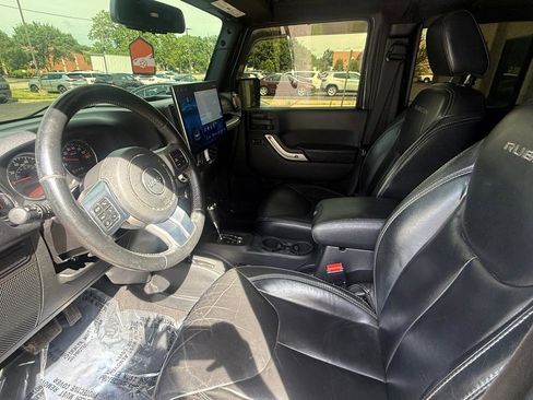 Used 2015 Jeep Wrangler Unlimited Rubicon AWD/4WD image 9