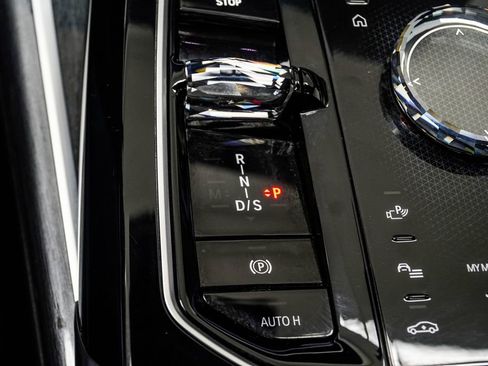 Used 2025 BMW 740i RWD image 22