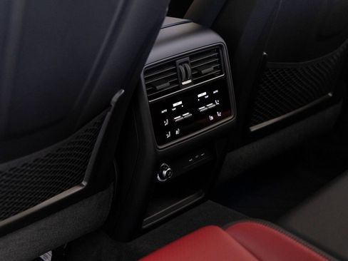 Certified 2025 Porsche Cayenne Base image 27