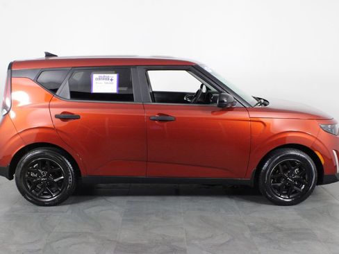 Used 2023 Kia Soul S FWD image 11