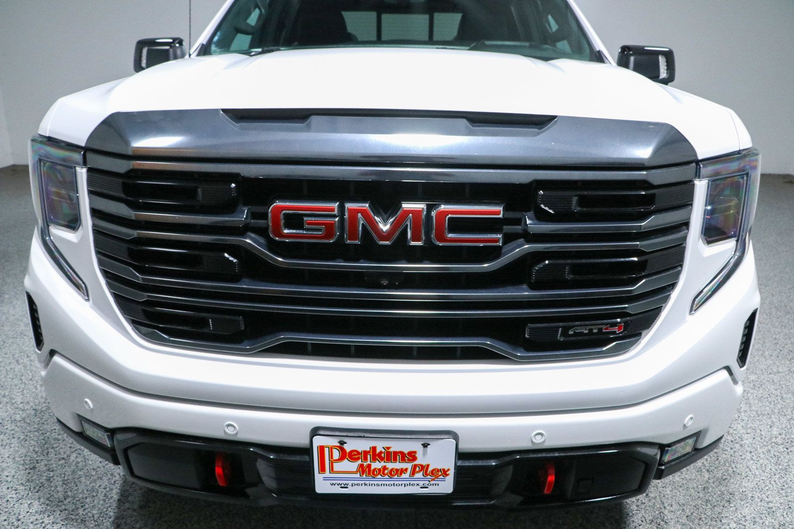 Used 2023 GMC Sierra 1500 AT4 w/ Technology Package AWD/4WD image 4