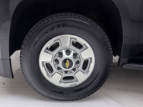 Used 2017 Chevrolet Suburban 3500 LS w/ Driver Alert Package AWD/4WD image 32