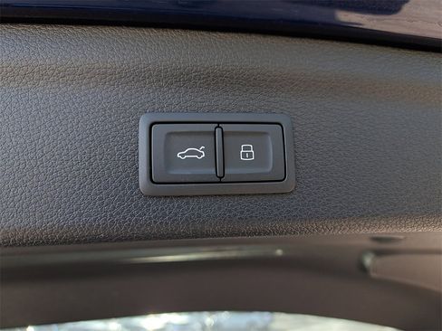 New 2025 Audi Q3 2.0T Premium image 32