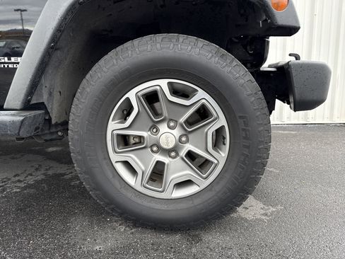 Used 2014 Jeep Wrangler Unlimited Rubicon w/ Connectivity Group image 25