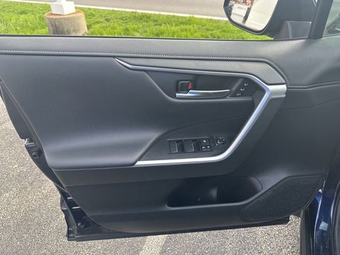 Used 2021 Toyota RAV4 Limited image 13