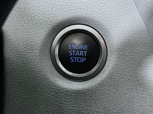 Used 2022 Toyota Corolla SE w/ SE Preferred Package FWD image 21