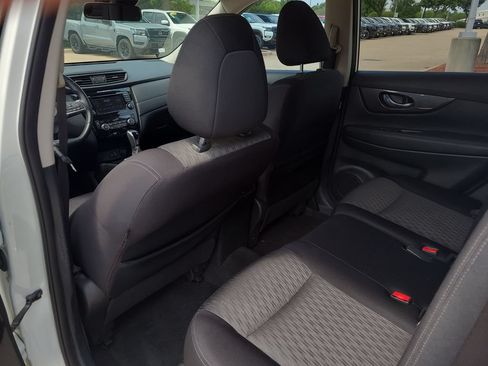 Used 2020 Nissan Rogue SV FWD image 10
