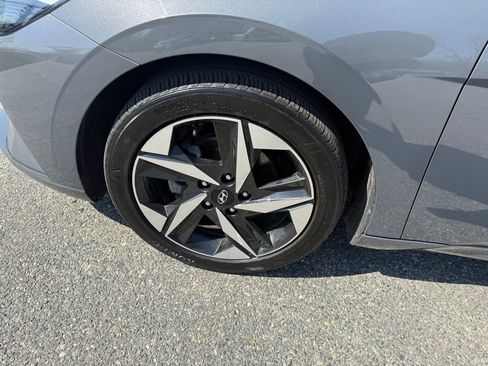 Used 2023 Hyundai Elantra SEL w/ Convenience Package image 9