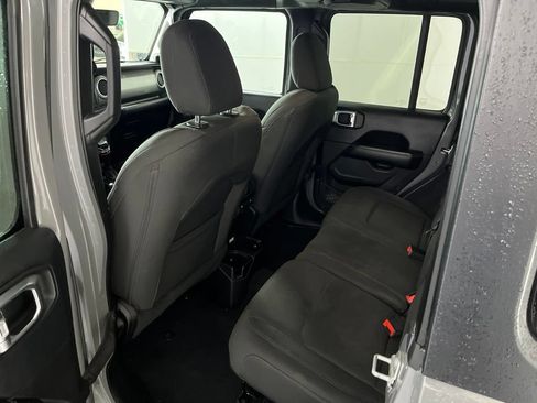 Used 2018 Jeep Wrangler Unlimited Sahara AWD/4WD image 24