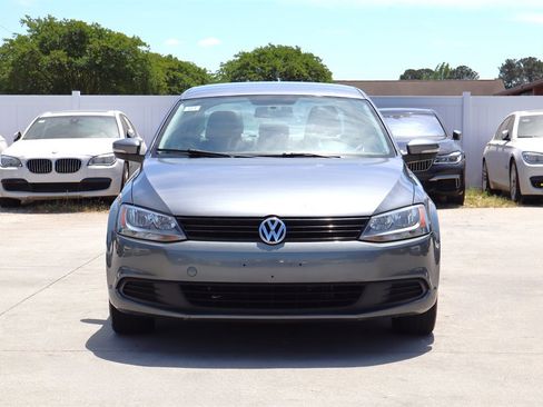 Used 2012 Volkswagen Jetta TDI FWD image 2