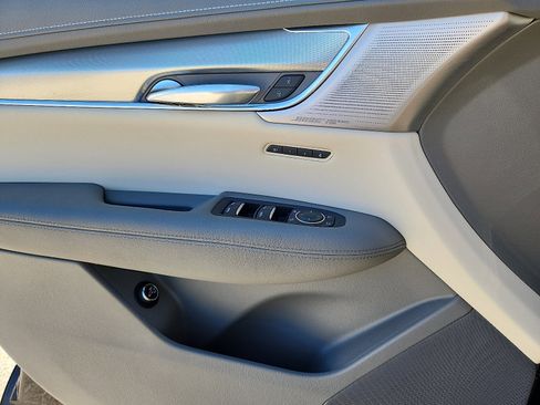 Used 2021 Cadillac XT5 Premium Luxury image 15