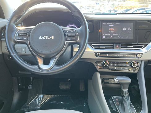 Used 2022 Kia Niro LXS image 16