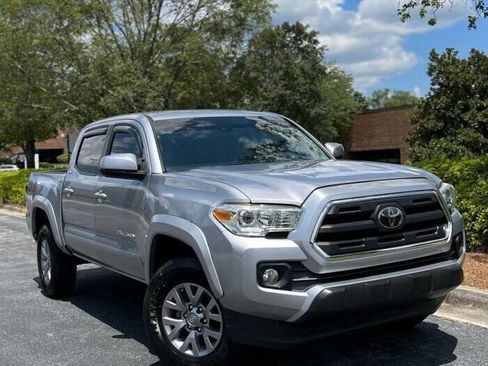 Used 2018 Toyota Tacoma SR5 image 3
