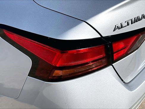 Used 2024 Nissan Altima 2.5 SV image 29