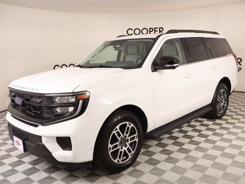 Used 2025 Ford Expedition Active AWD/4WD image 11