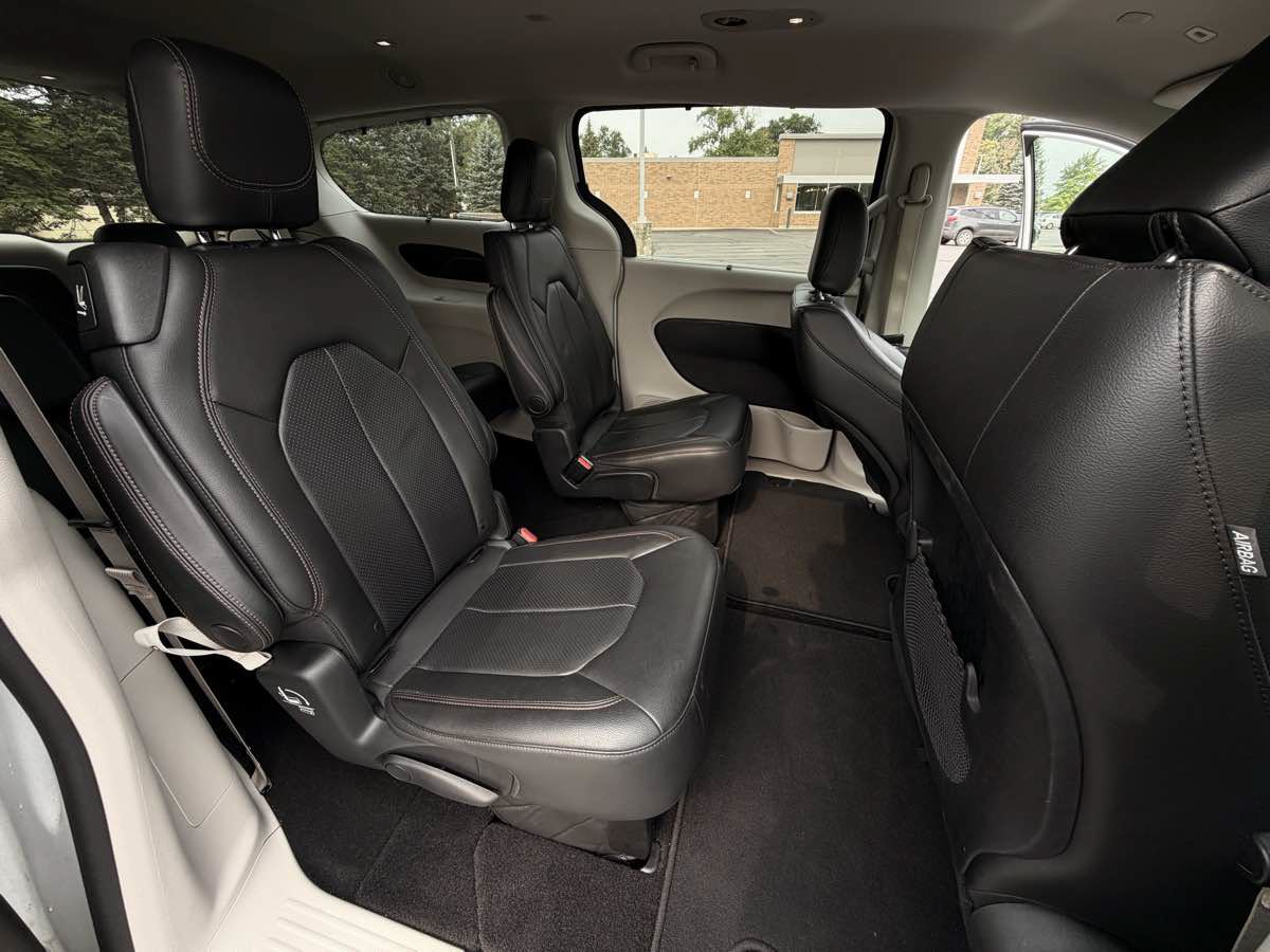 Used 2019 Chrysler Pacifica Touring-L FWD image 15
