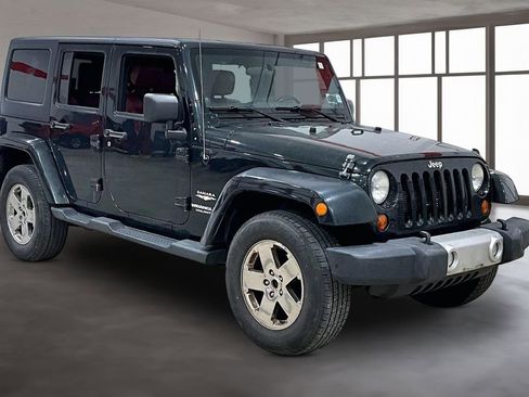 Used 2012 Jeep Wrangler Unlimited Sahara w/ Dual Top Group AWD/4WD image 12