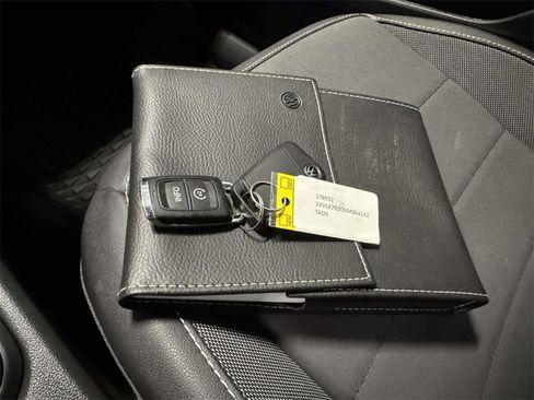 Used 2022 Volkswagen Taos SE image 34