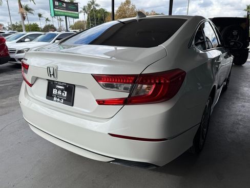 Used 2018 Honda Accord EX image 11
