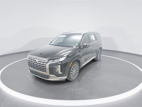 Used 2024 Hyundai Palisade Calligraphy image 3