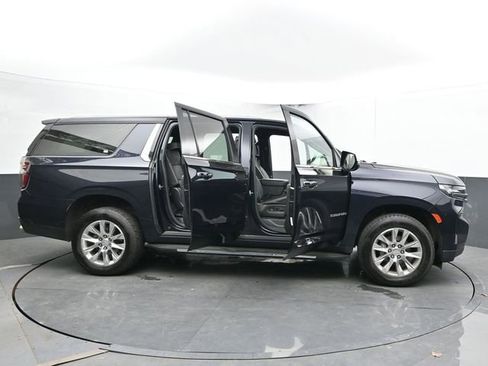 Used 2023 Chevrolet Suburban Premier AWD/4WD image 63