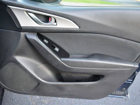 Used 2017 MAZDA MAZDA3 Sport FWD image 18