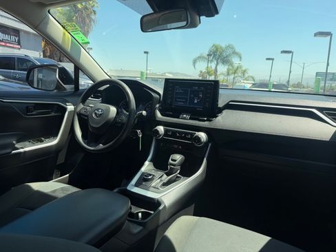 Used 2020 Toyota RAV4 LE AWD/4WD image 23