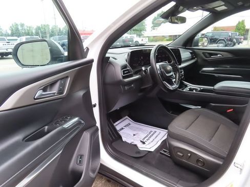 Used 2025 Chevrolet Traverse LT w/ Sun and Wheel Package AWD/4WD image 17
