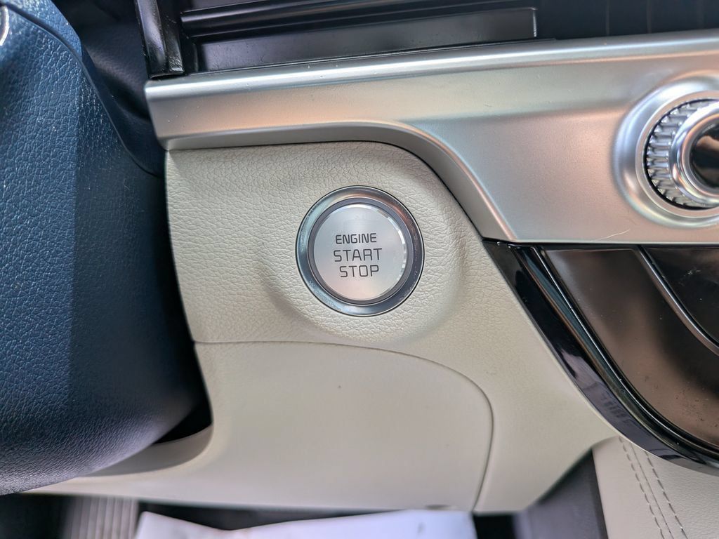 Certified 2023 Kia Telluride EX w/ EX Captain's Chair Package FWD image 29