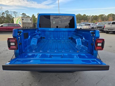 New 2026 Jeep Gladiator Sahara image 28