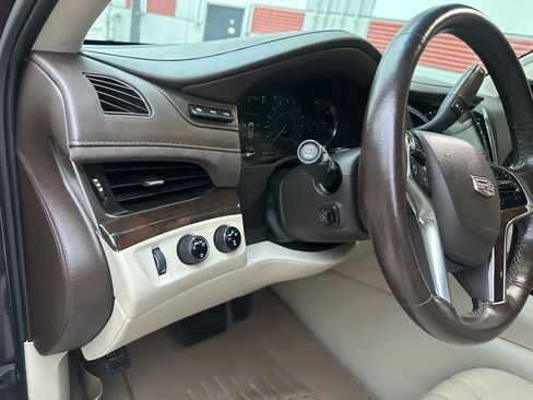 Used 2016 Cadillac Escalade Luxury image 38