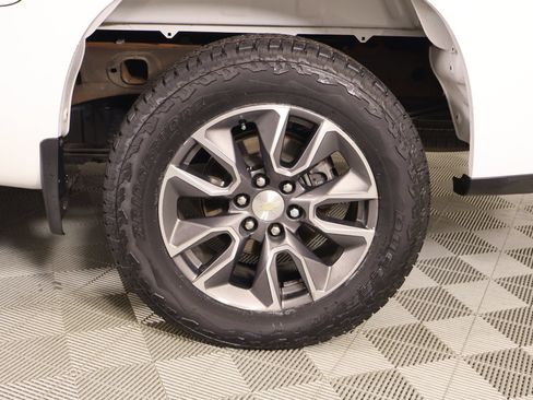 Used 2020 Chevrolet Silverado 1500 LT w/ Texas Edition AWD/4WD image 18