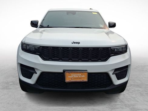 Used 2024 Jeep Grand Cherokee Altitude AWD/4WD image 2
