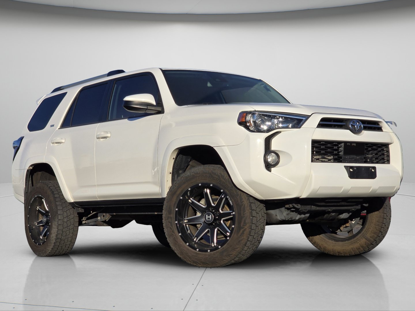 Used 2020 Toyota 4Runner SR5 AWD/4WD image 2