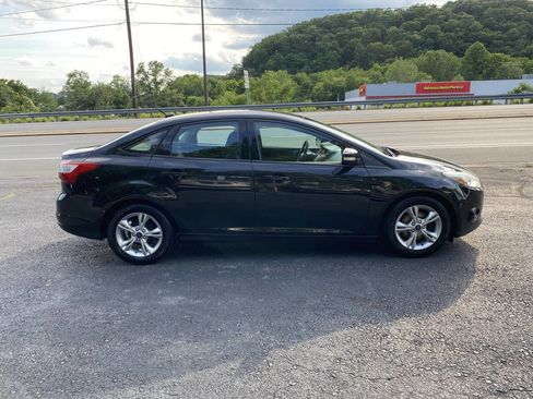 Used 2014 Ford Focus SE w/ SE Winter Package FWD image 5