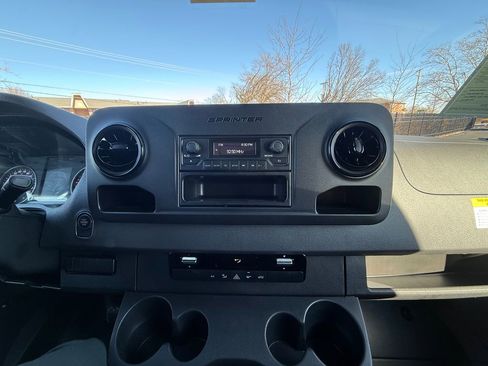 Used 2025 Mercedes-Benz Sprinter 2500 image 28