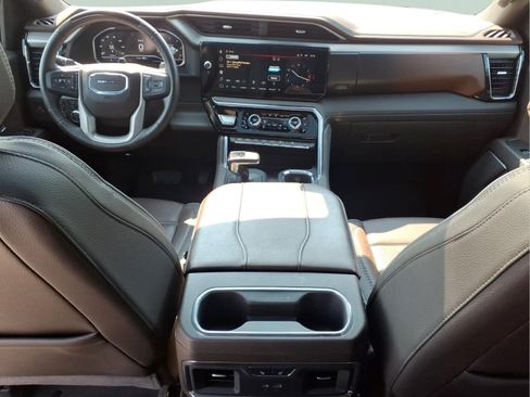 Used 2025 GMC Sierra 1500 Denali AWD/4WD image 7