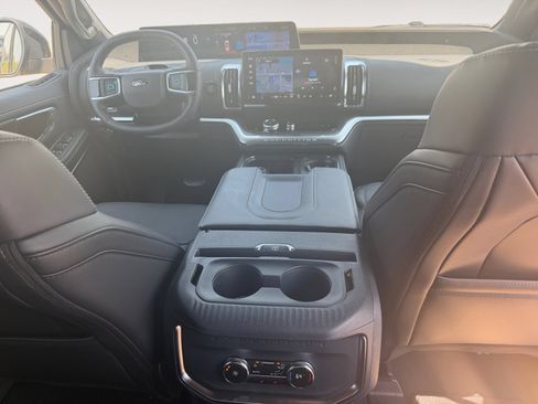 Used 2026 Ford Expedition Max Platinum w/ Stealth Performance Package AWD/4WD image 10