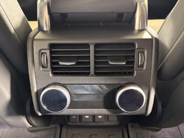 Used 2023 Land Rover Discovery Metropolitan Edition AWD/4WD image 25