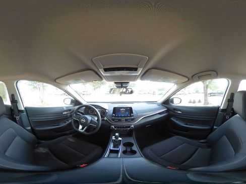 Used 2025 Nissan Altima 2.5 SV FWD image 42