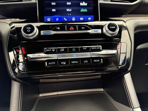 Used 2022 Ford Explorer Platinum w/ Equipment Group 601A image 32