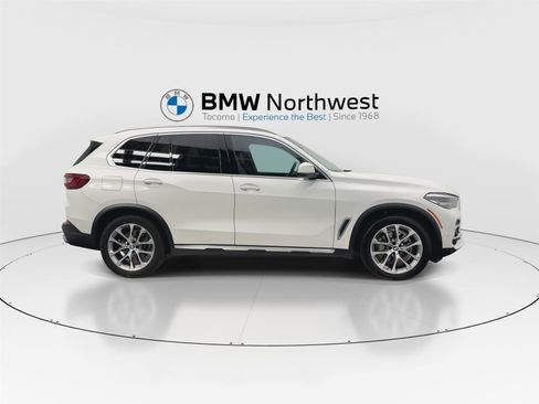 Used 2022 BMW X5 xDrive40i w/ Premium Package image 5