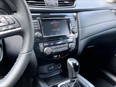 Used 2019 Nissan Rogue SV FWD image 7