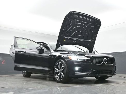 Used 2025 Volvo S60 B5 Plus AWD/4WD image 53