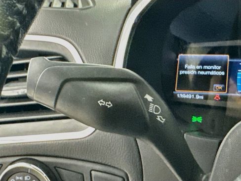 Used 2018 Ford Edge Titanium w/ Technology Package FWD image 13