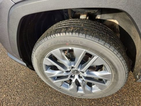 Used 2022 Toyota RAV4 XLE Premium image 32