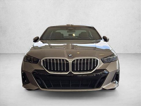 Used 2027 BMW 530i w/ M Sport Package RWD image 4