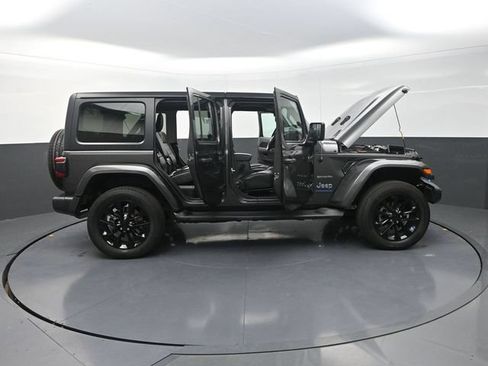 Used 2023 Jeep Wrangler Unlimited Sahara w/ Cold Weather Group AWD/4WD image 37
