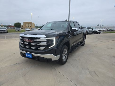 Used 2023 GMC Sierra 1500 SLE AWD/4WD image 3
