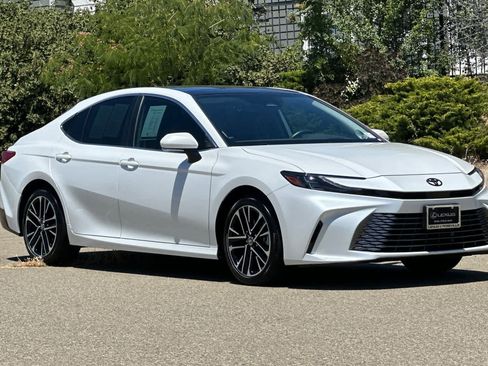 Used 2025 Toyota Camry XLE w/ Premium Package AWD/4WD image 5